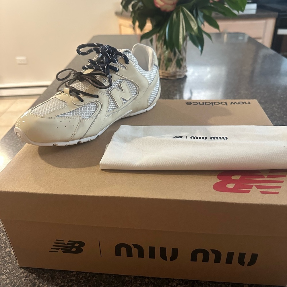 New Balance Kids Sneakers - Cream and Black